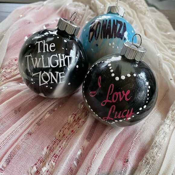 Vintage 1950’s T.V. Shows Christmas ornaments 6 to a set - Picture 8 of 10